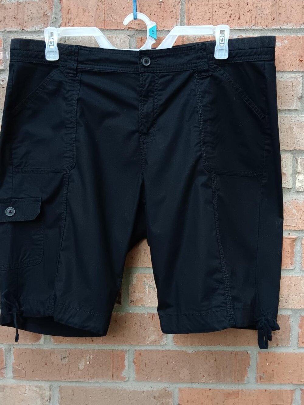 St. John's Bay Womens Plus Bermuda Cargo Shorts Black Size 18W - Picture 4 of 5